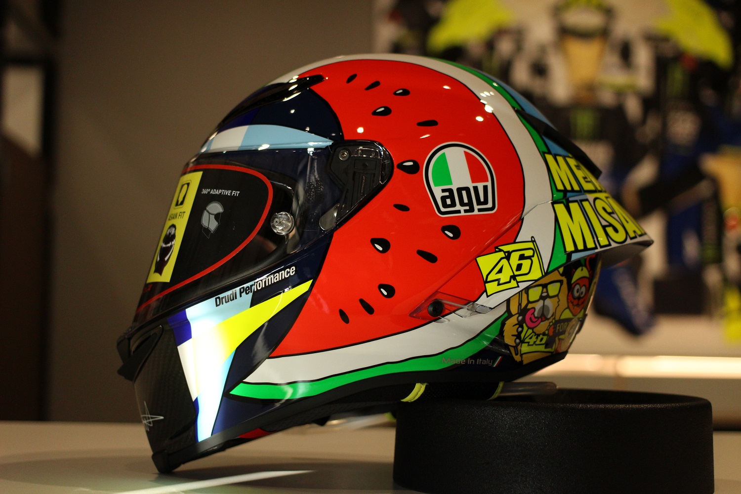 ピザとスイカでソレルナを表現した特別なヘルメットのご案内